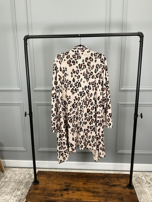 Curvy Looking at Leopard Draped Cardigan