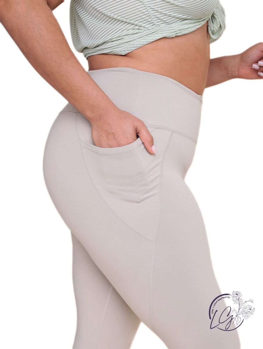 Curvy High-Rise Essential Capri Leggings