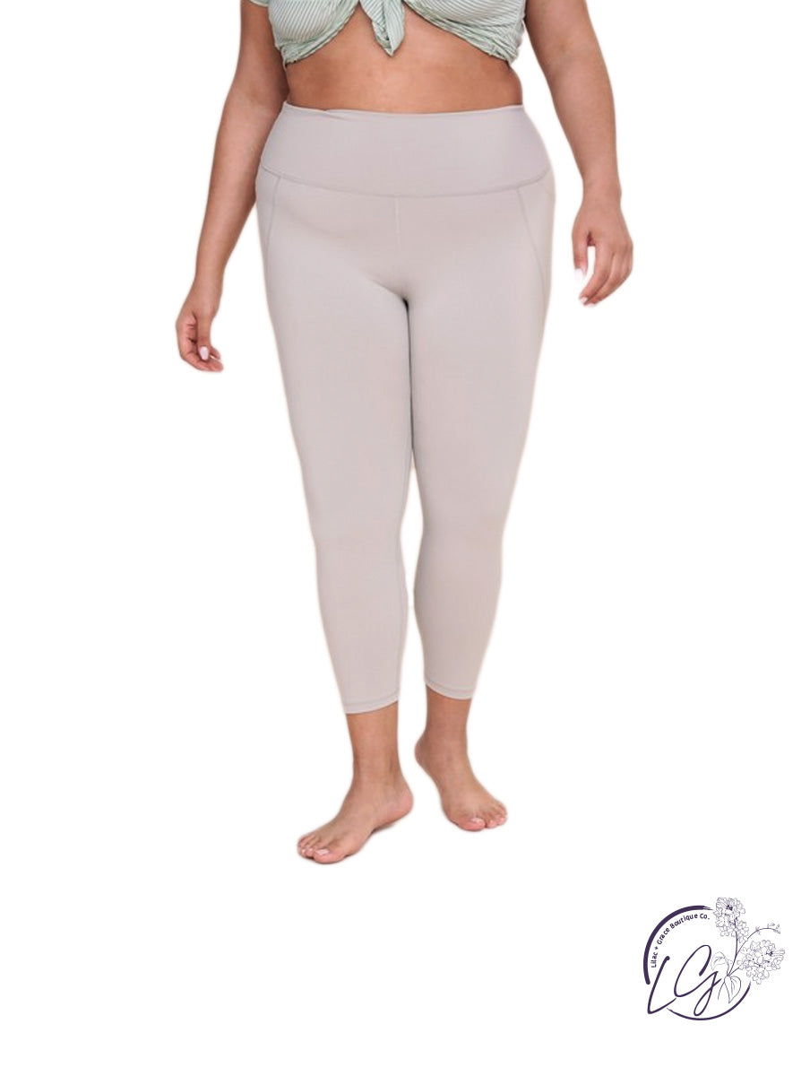 Curvy High-Rise Essential Capri Leggings